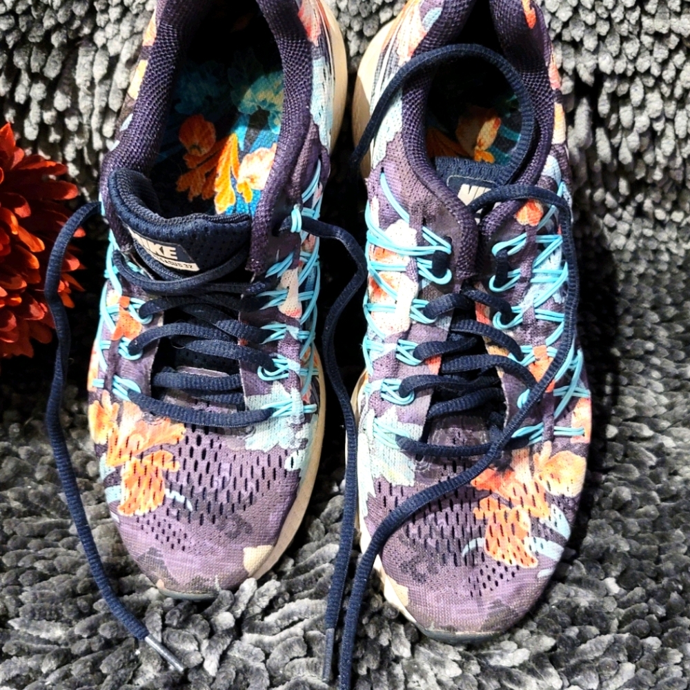 NIKE ZOOM 8